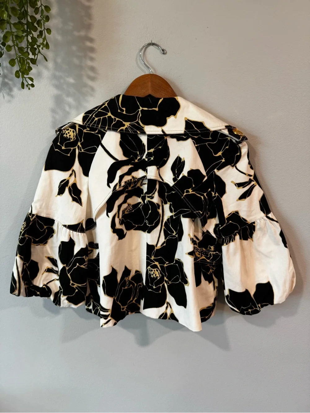 Cache Black & White Floral Cropped Blazer Size Medium - Picture 7 of 11